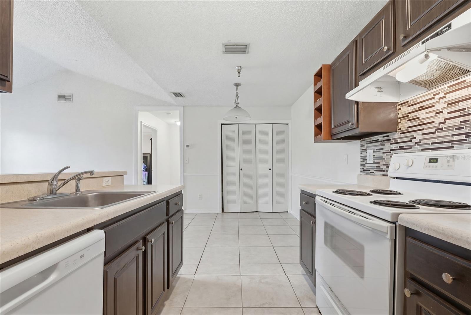 10265 GANDY BLVD N #1806, ST PETERSBURG, FL, 33702