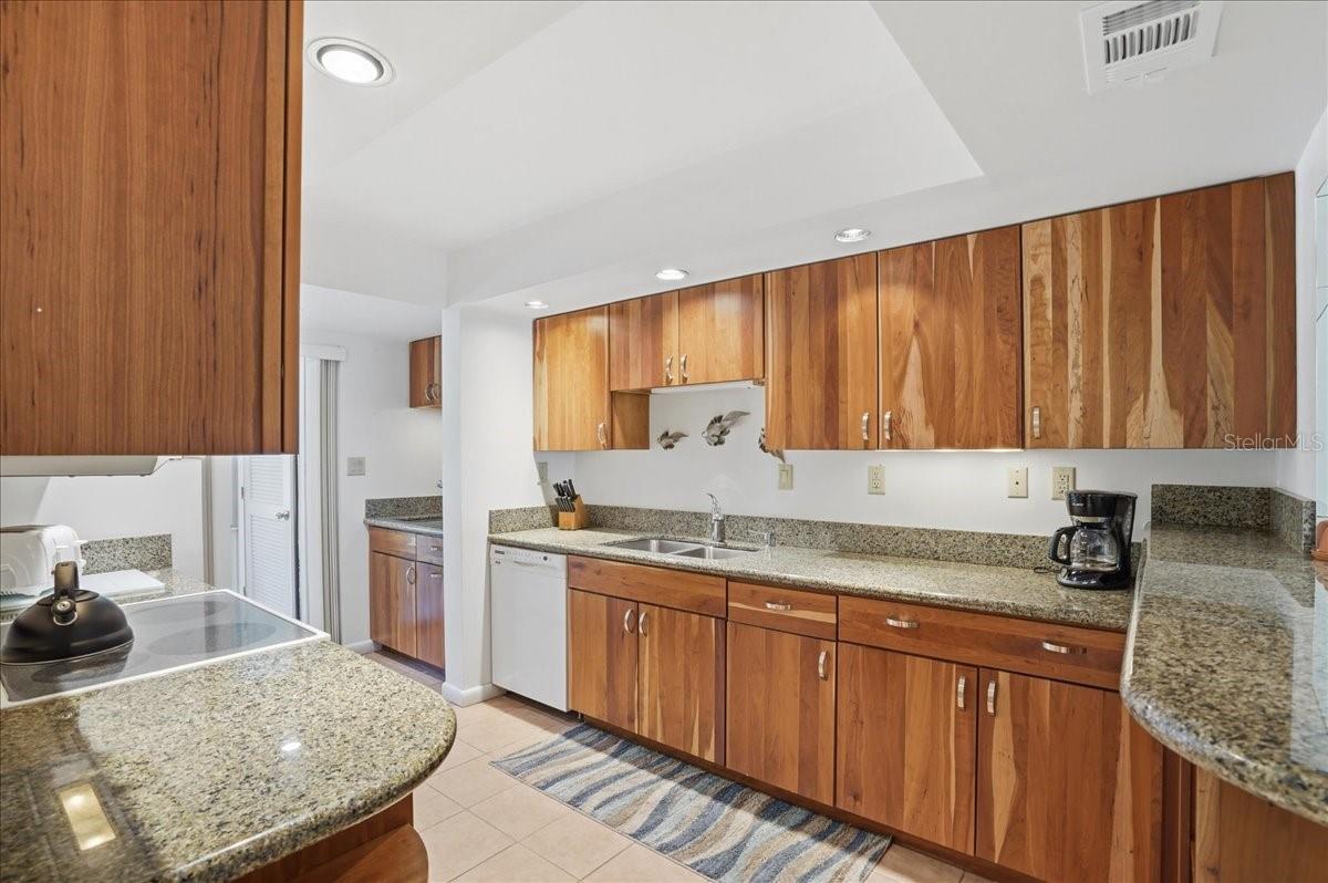 6500 FLOTILLA DR #212, HOLMES BEACH, FL, 34217