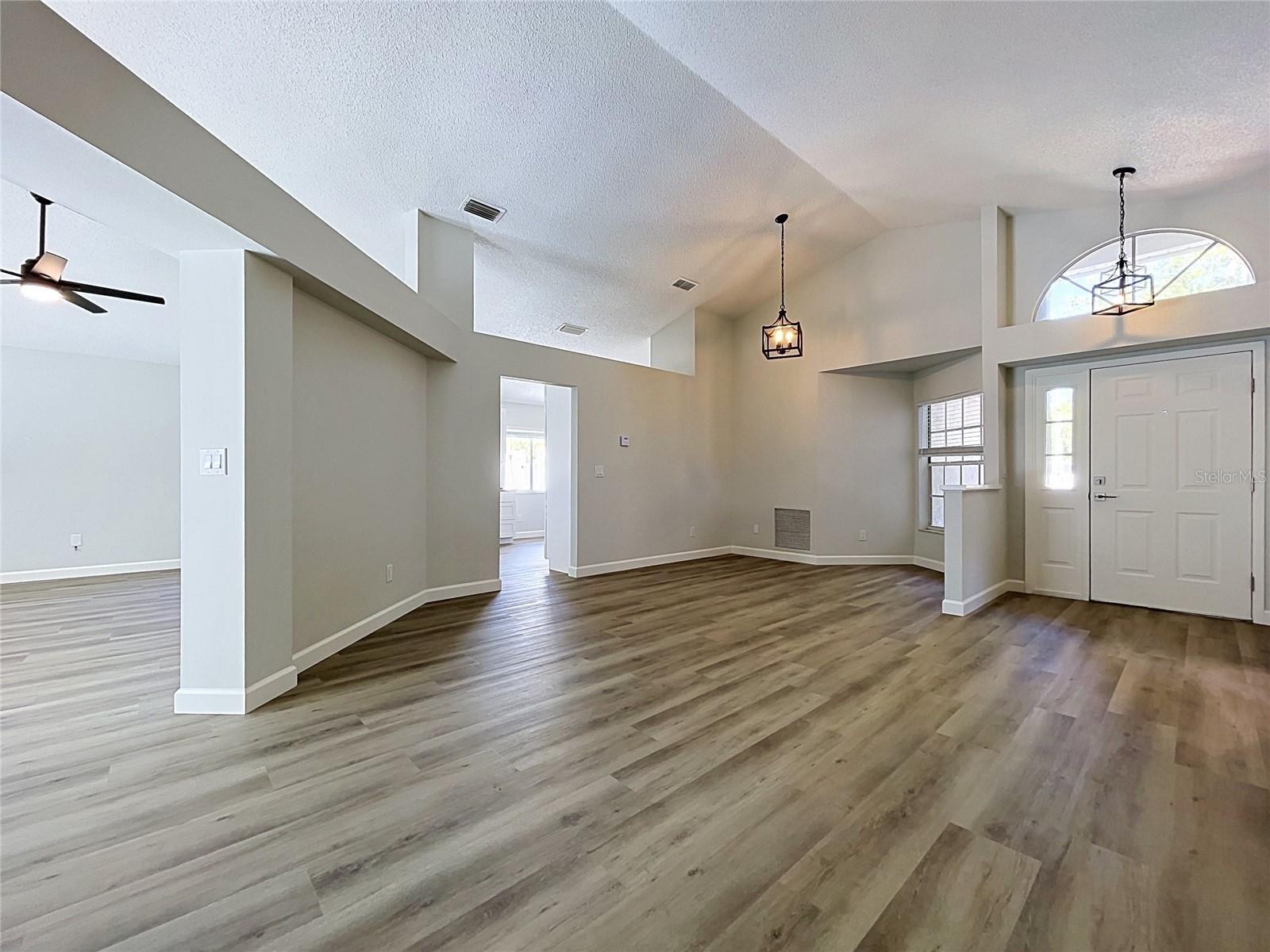 11027 STREAMSIDE DR, TAMPA, FL, 33624