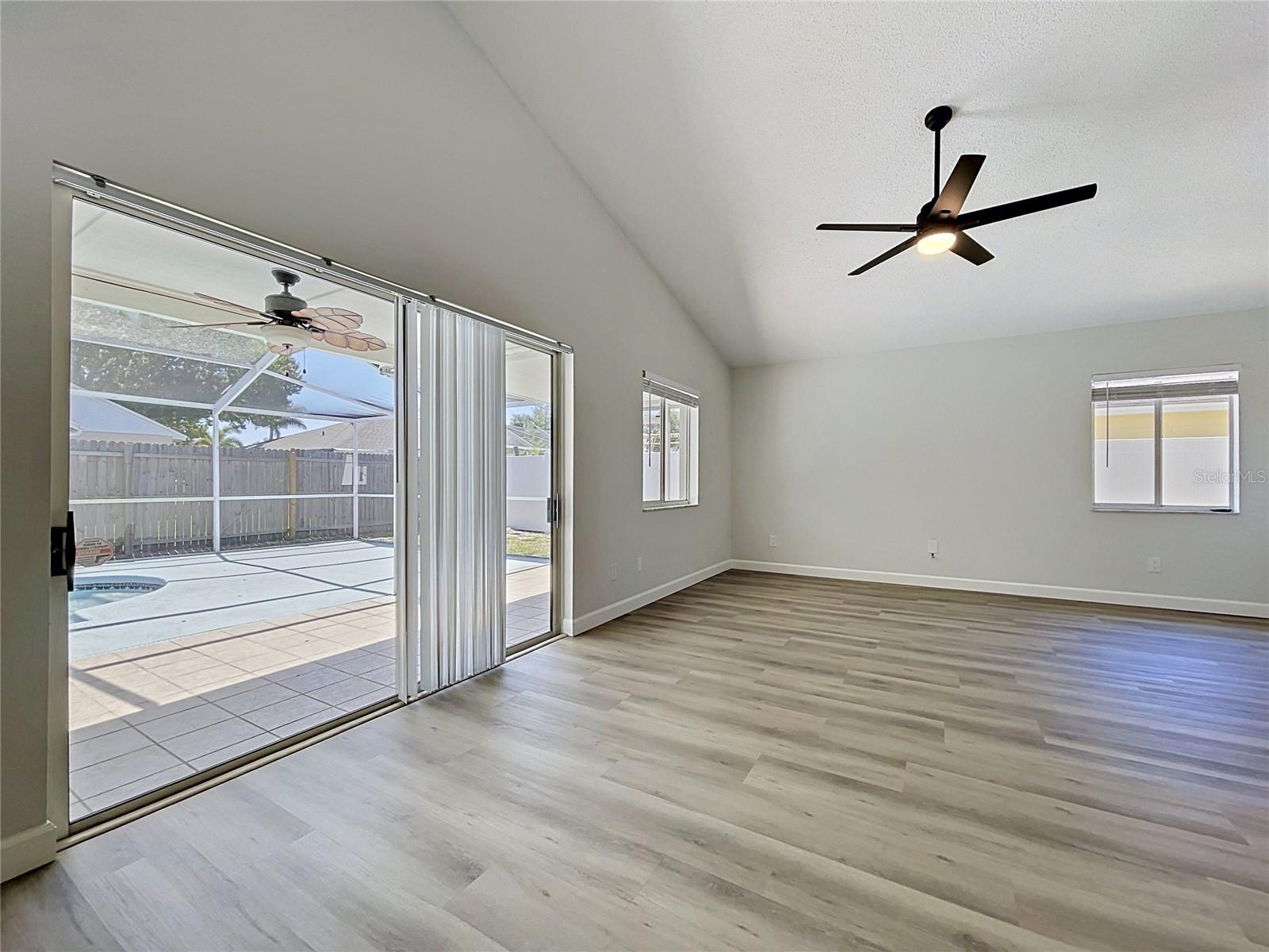 11027 STREAMSIDE DR, TAMPA, FL, 33624
