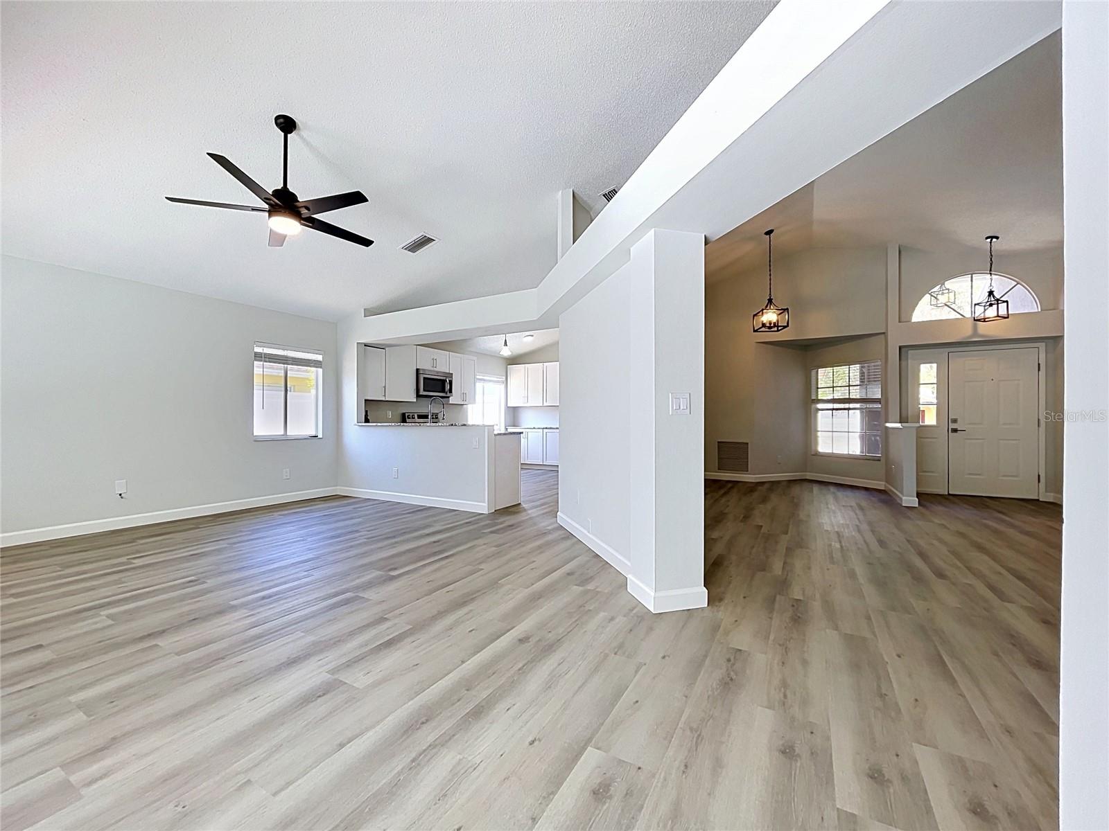 11027 STREAMSIDE DR, TAMPA, FL, 33624