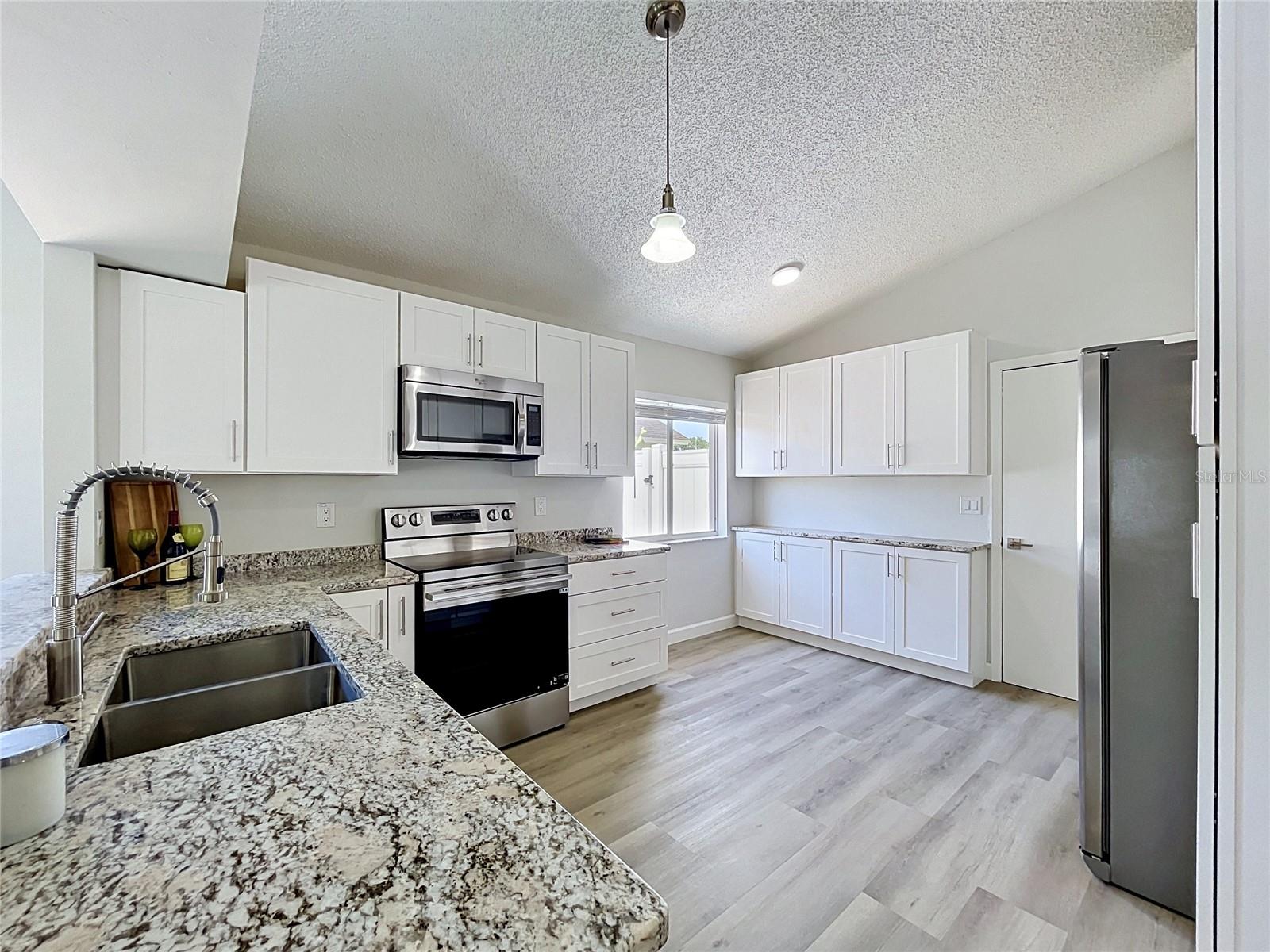11027 STREAMSIDE DR, TAMPA, FL, 33624