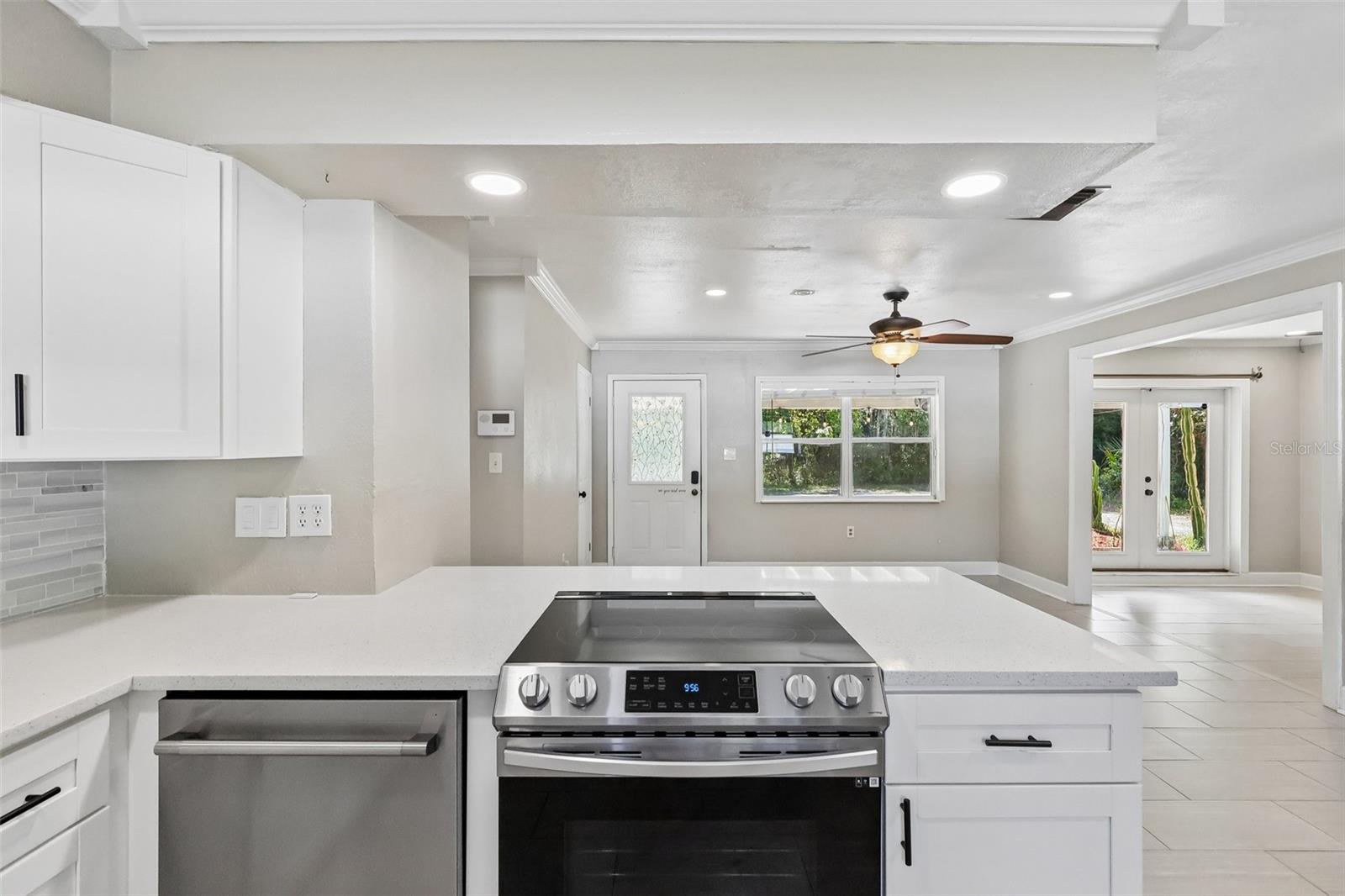 321 E 11TH AVE, MOUNT DORA, FL, 32757