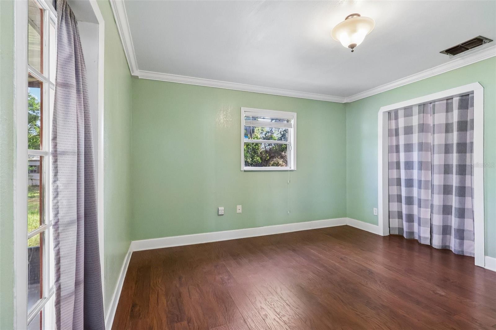 321 E 11TH AVE, MOUNT DORA, FL, 32757