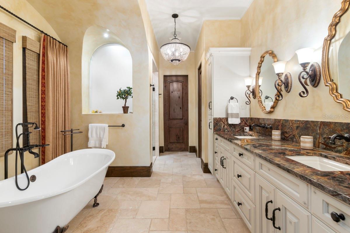 10066 MELODY TIME DR, GOLDEN OAK, FL, 32836