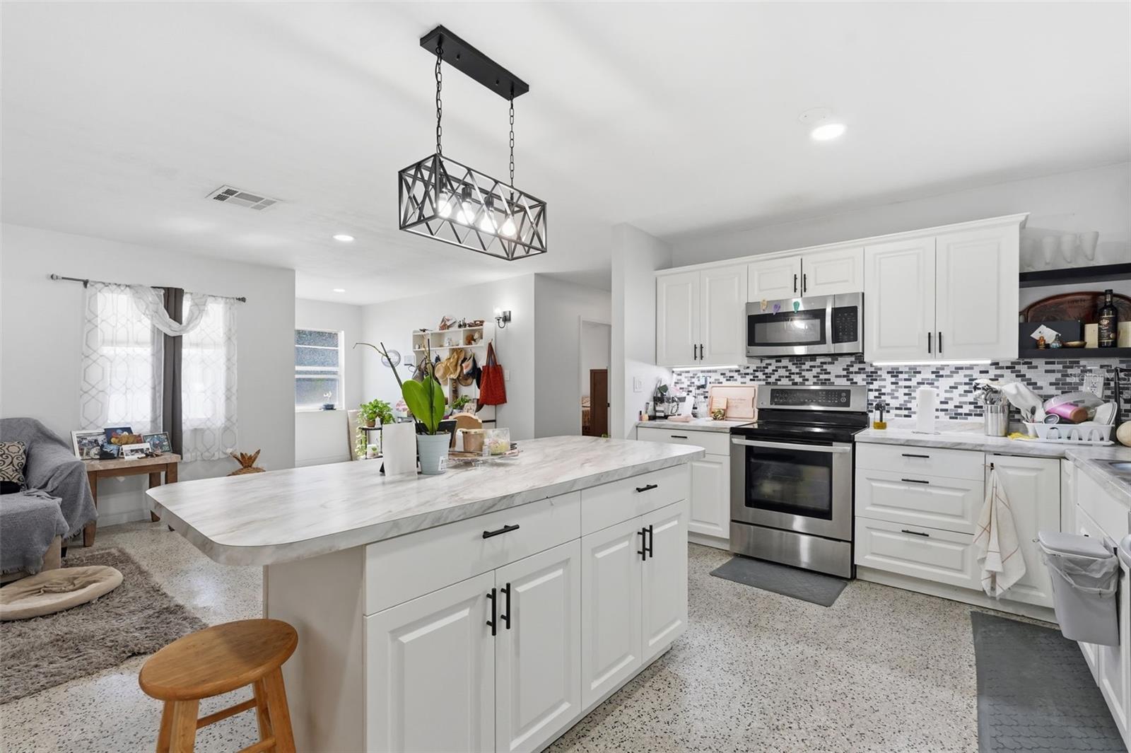 10107 N ASTER AVE, TAMPA, FL, 33612
