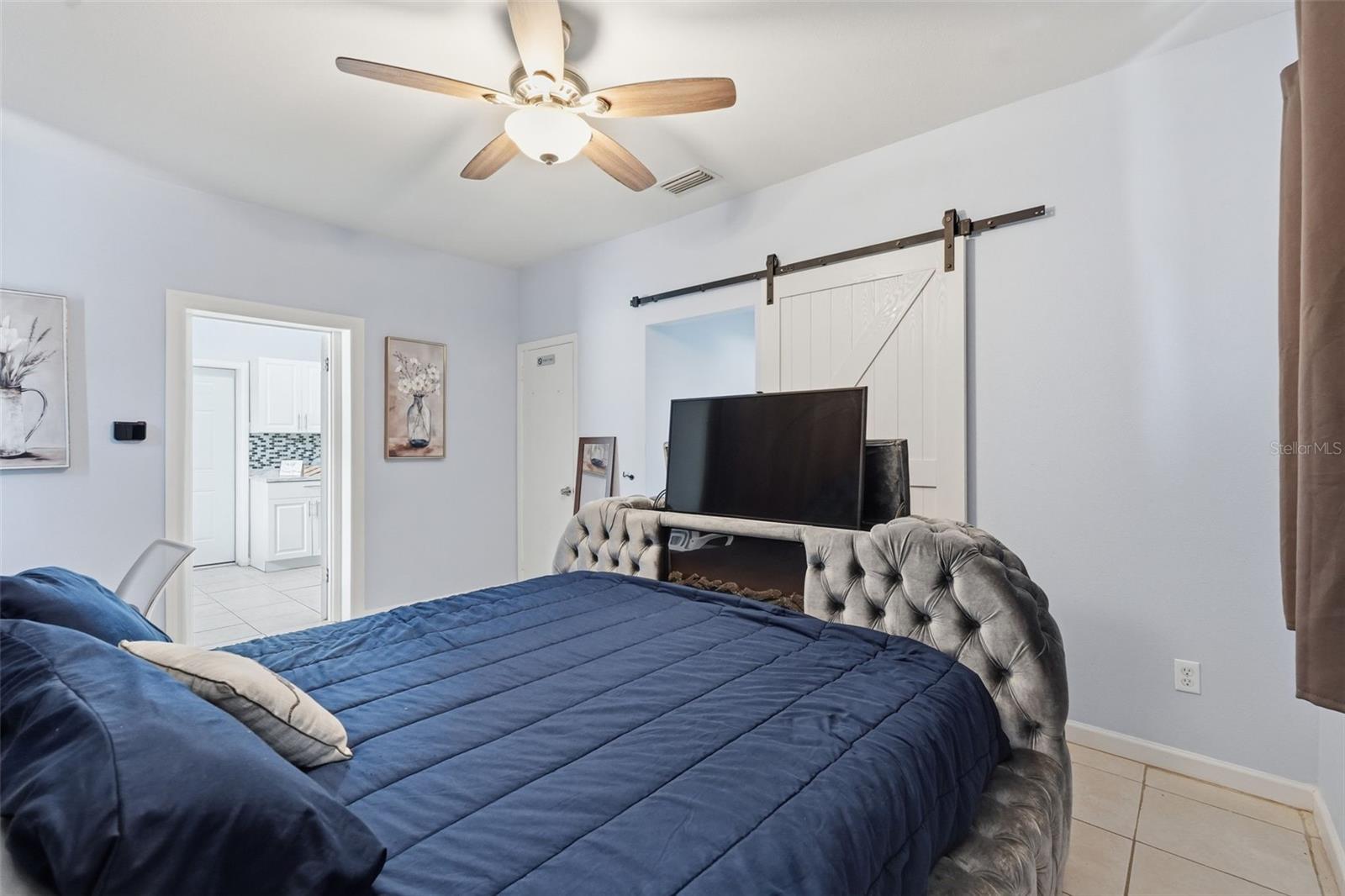 10107 N ASTER AVE, TAMPA, FL, 33612