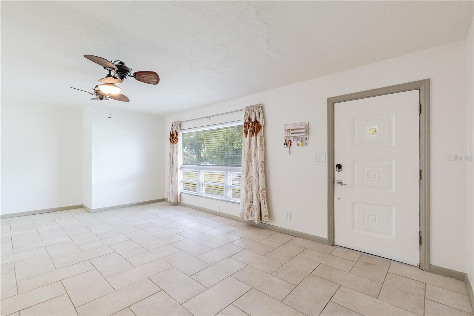 210 DONNA ST, TAVARES, FL, 32778