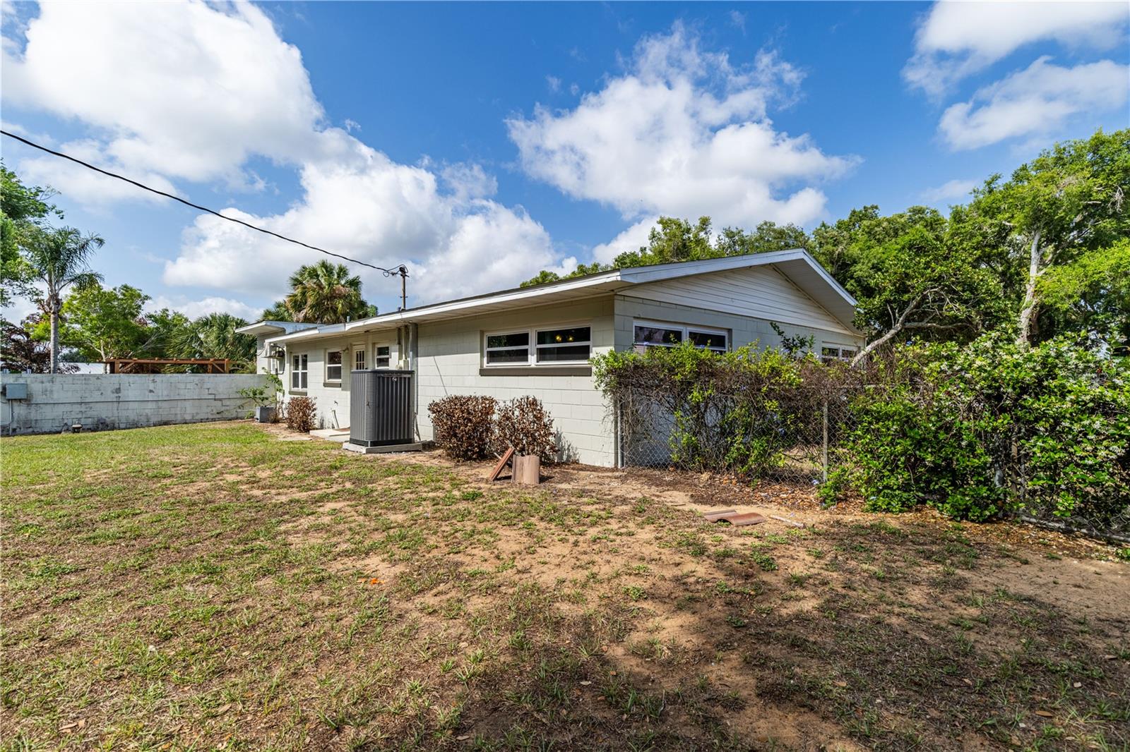 210 DONNA ST, TAVARES, FL, 32778