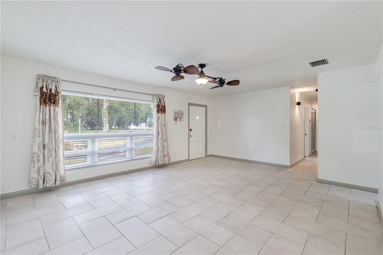 210 DONNA ST, TAVARES, FL, 32778