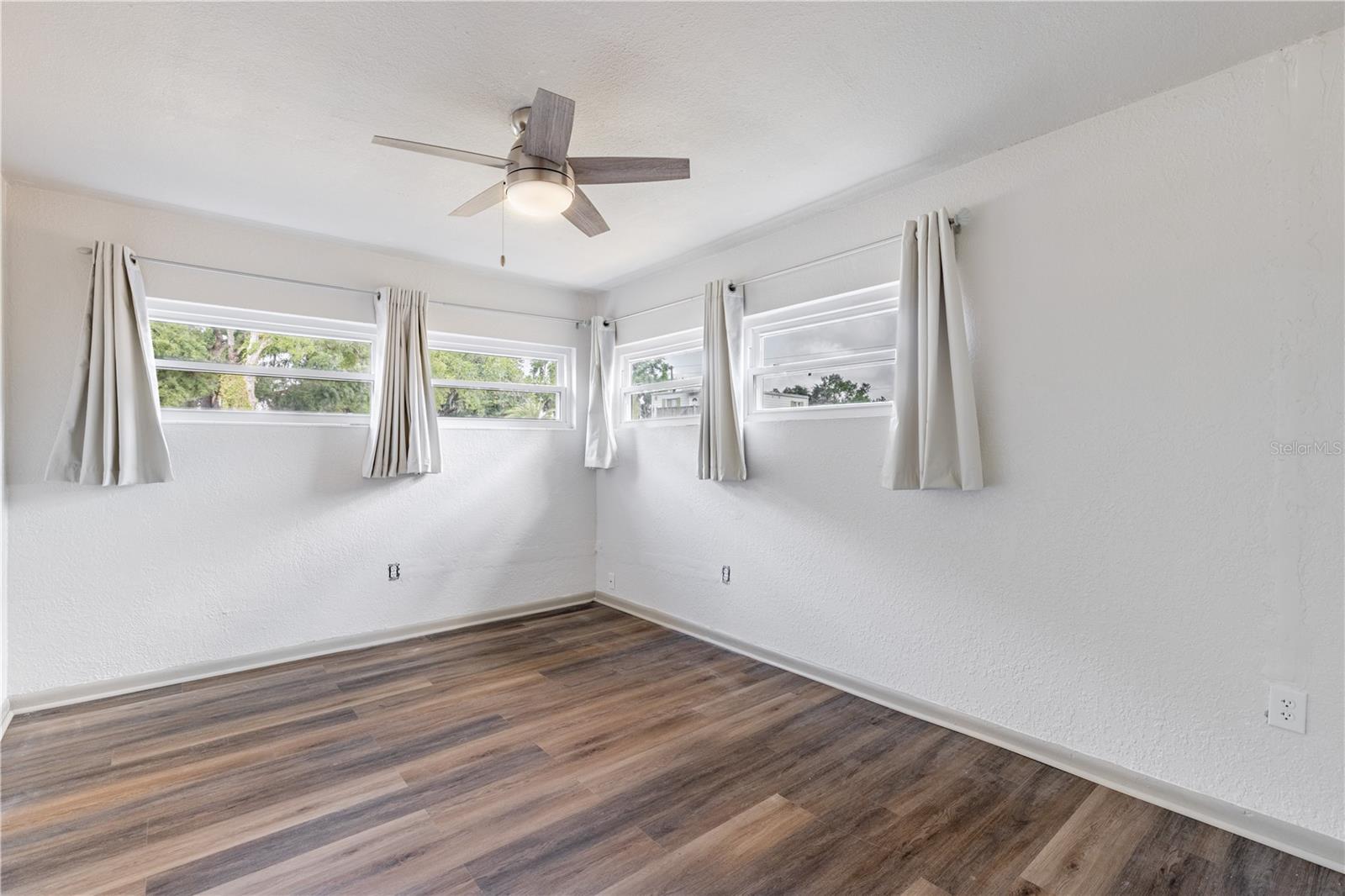 210 DONNA ST, TAVARES, FL, 32778