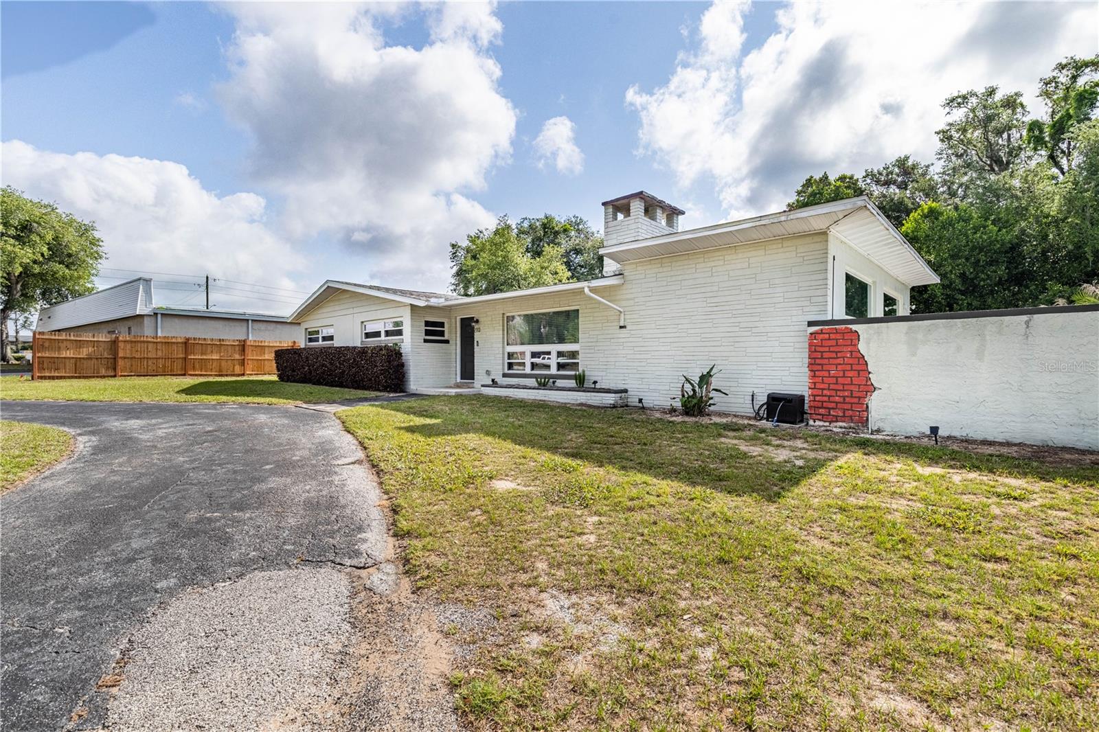 210 DONNA ST, TAVARES, FL, 32778