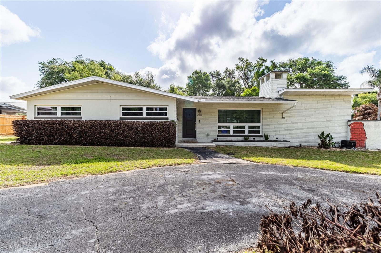 210 DONNA ST, TAVARES, FL, 32778
