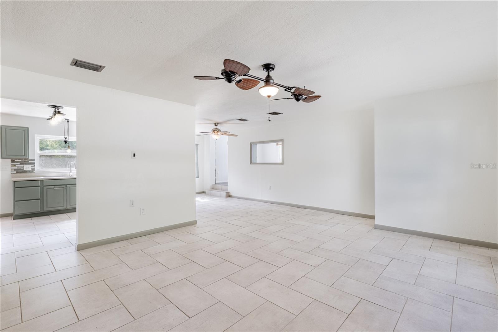 210 DONNA ST, TAVARES, FL, 32778