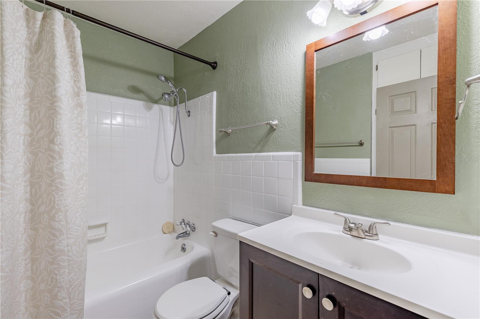 210 DONNA ST, TAVARES, FL, 32778