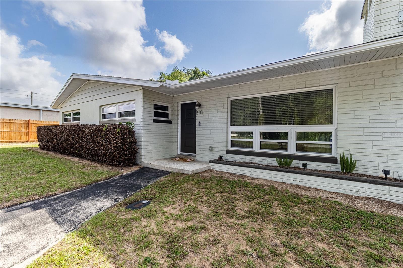 210 DONNA ST, TAVARES, FL, 32778