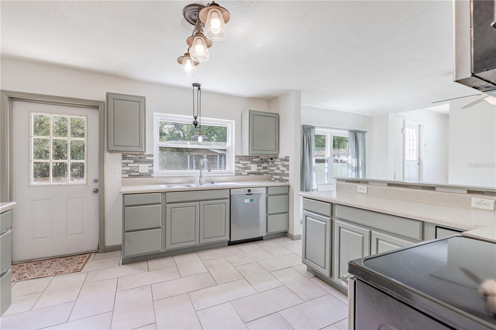 210 DONNA ST, TAVARES, FL, 32778