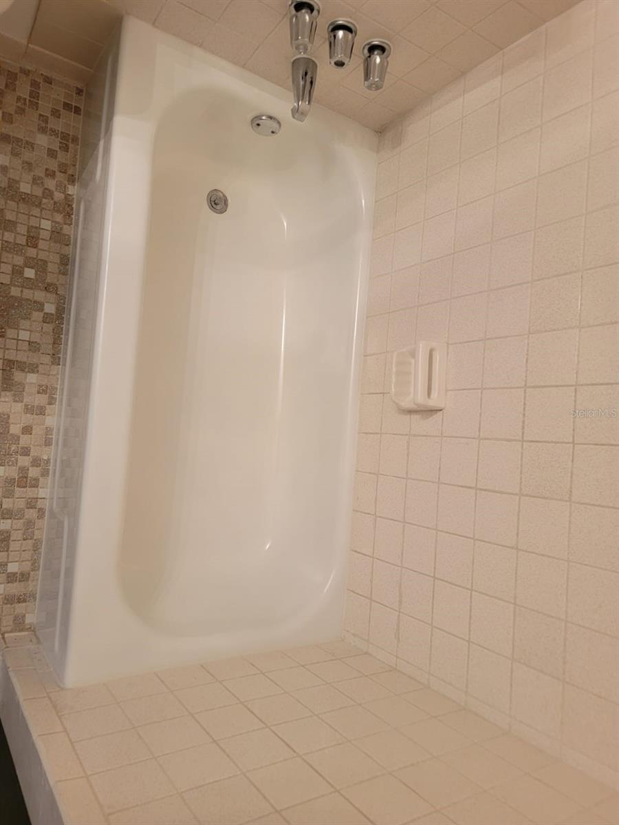 1216 KENNEDY RD #4, DAYTONA BEACH, FL, 32117