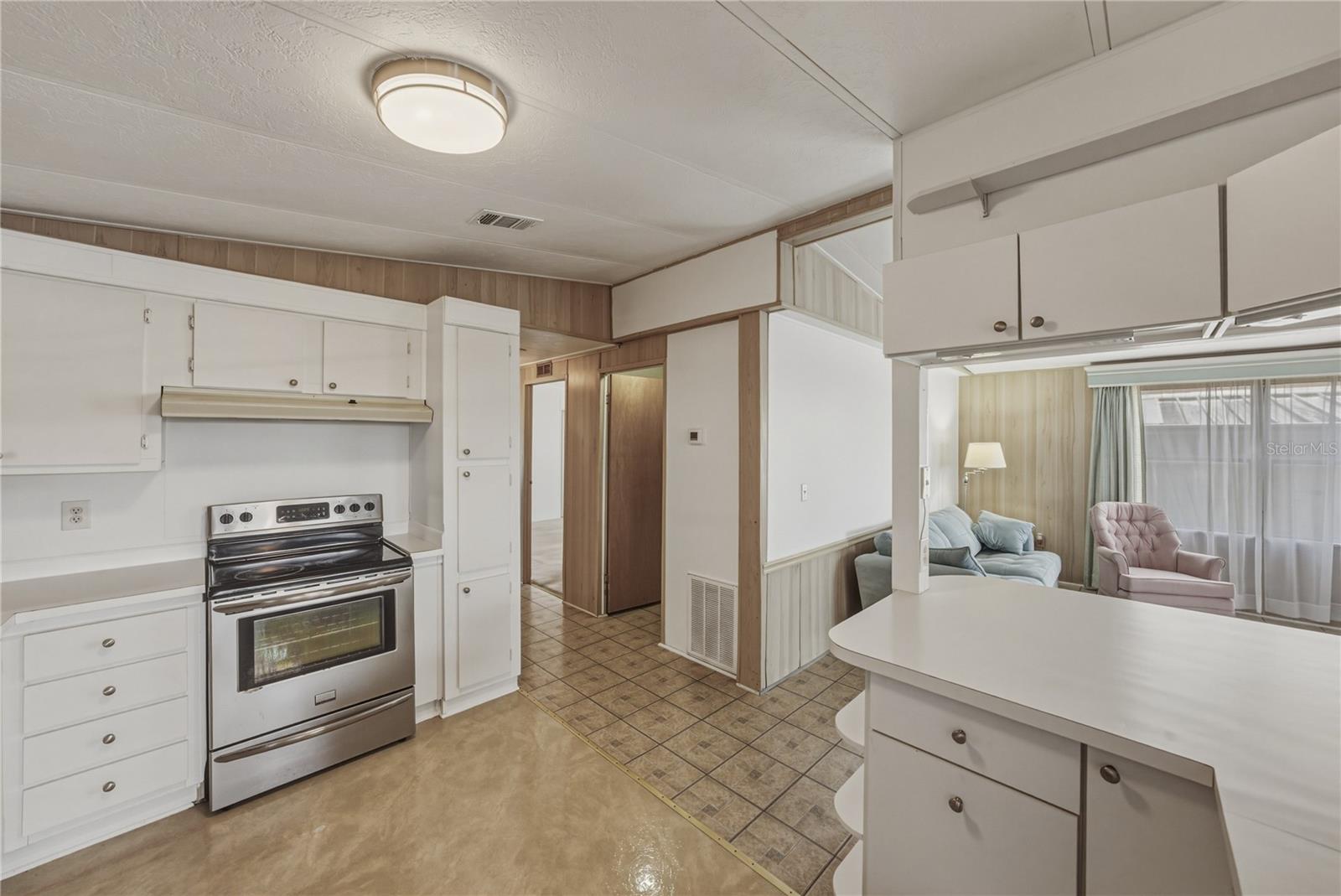 3201 HIDDEN LAKE DR, WESLEY CHAPEL, FL, 33543
