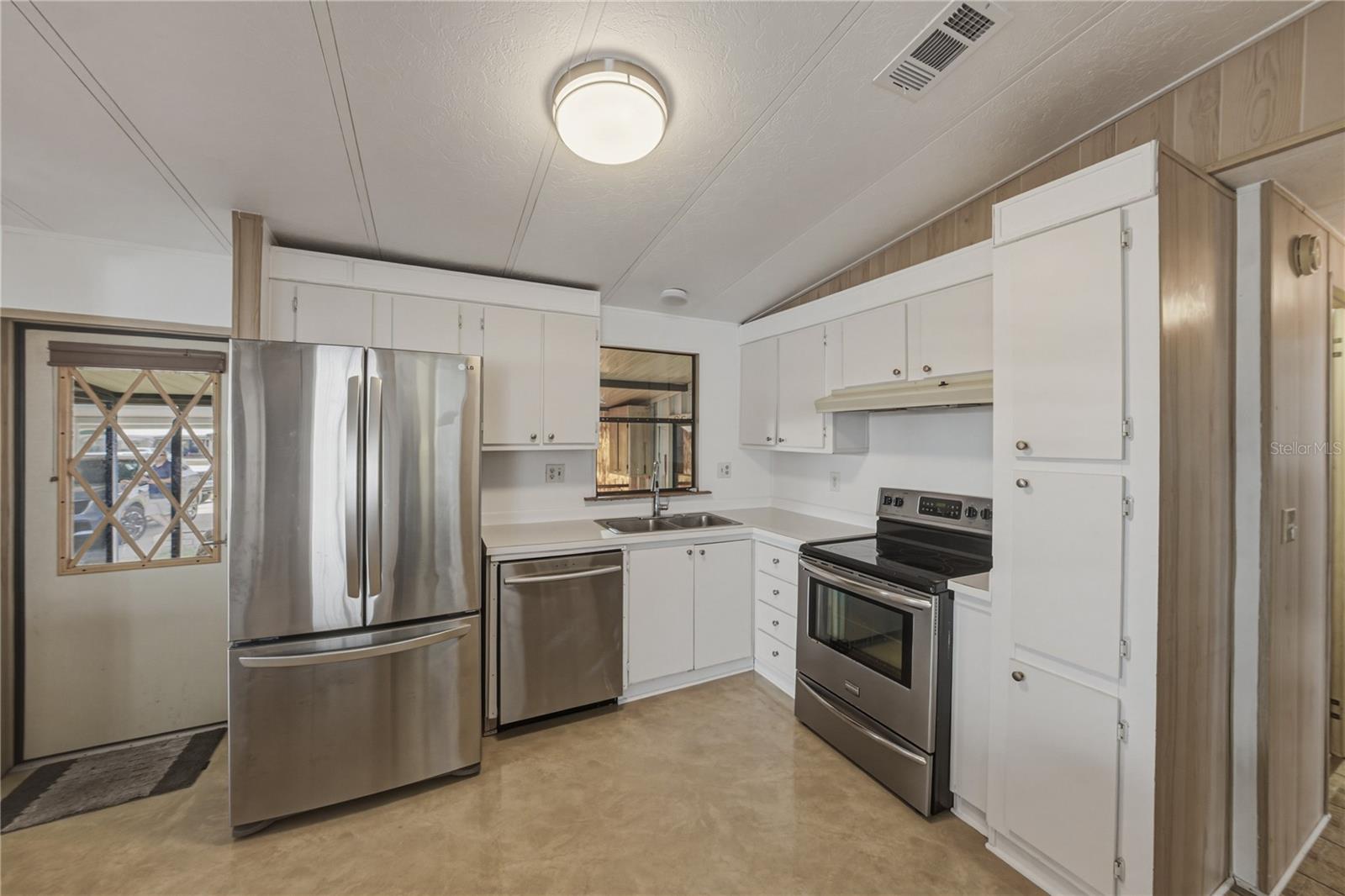 3201 HIDDEN LAKE DR, WESLEY CHAPEL, FL, 33543