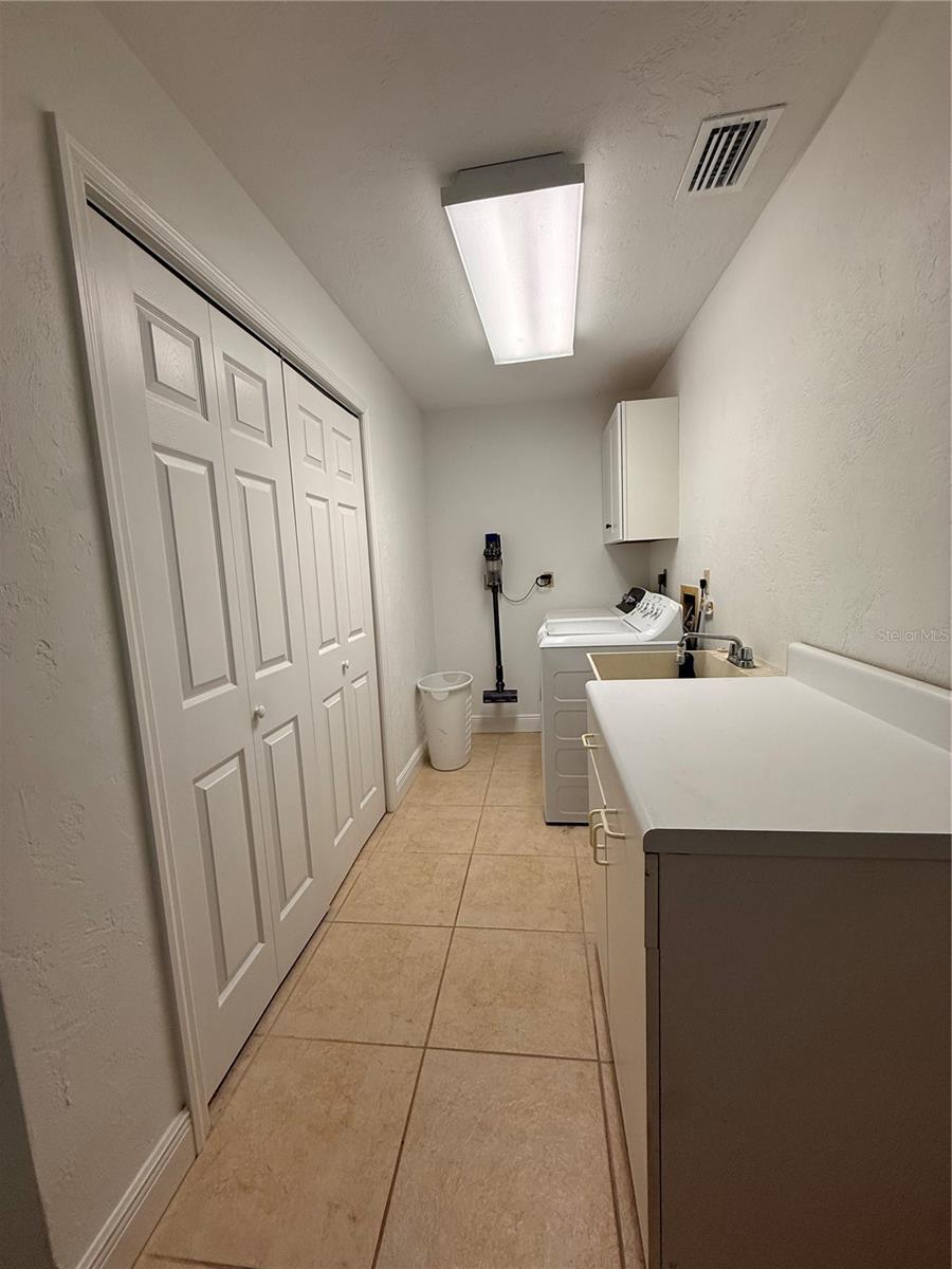 984 N GONDOLA DR, VENICE, FL, 34293