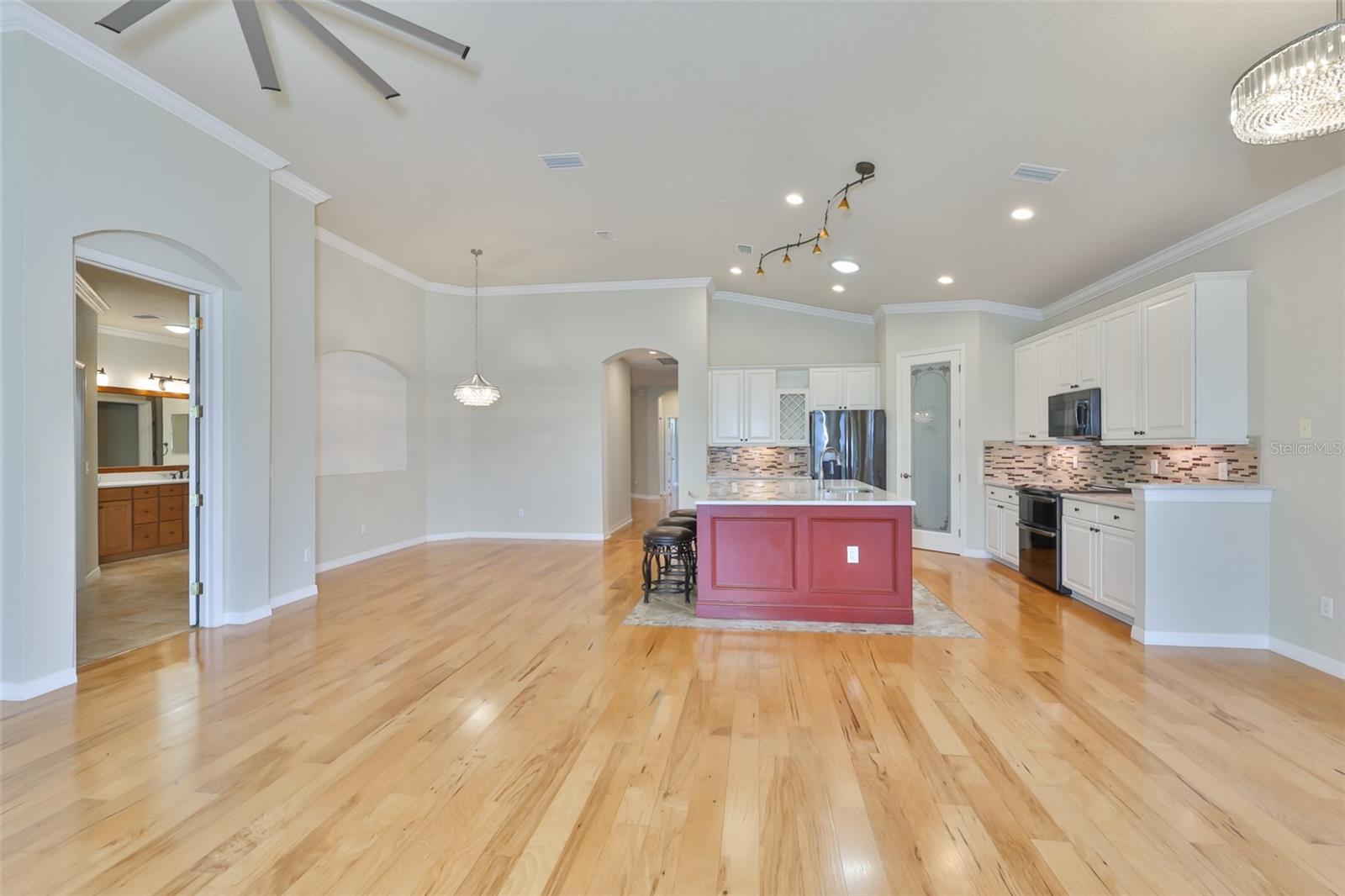 1368 EMERALD DUNES DR, SUN CITY CENTER, FL, 33573