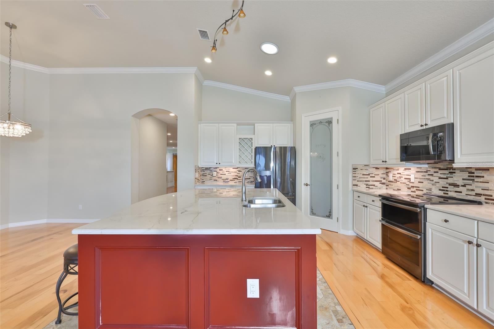 1368 EMERALD DUNES DR, SUN CITY CENTER, FL, 33573