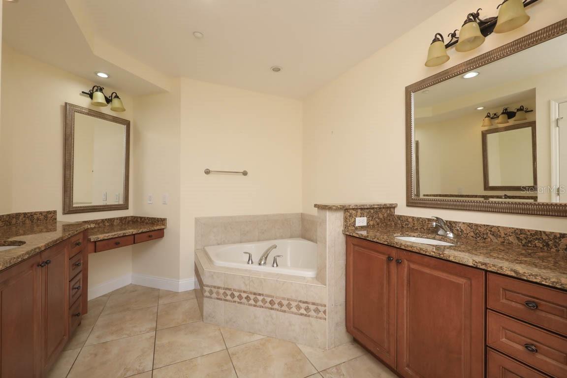 7612 LAKE VISTA CT #308, LAKEWOOD RANCH, FL, 34202