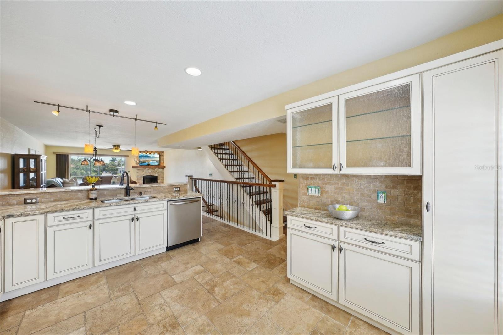 637 PINELLAS BAYWAY #105, TIERRA VERDE, FL, 33715