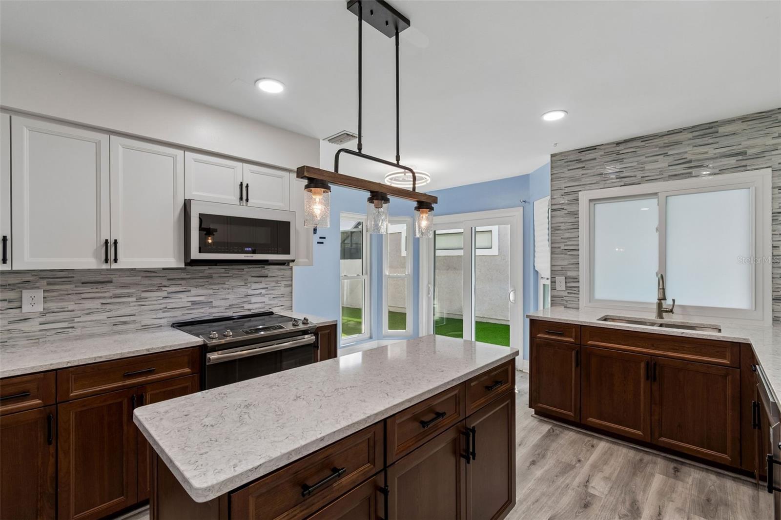 14675 VILLAGE GLEN CIR, TAMPA, FL, 33618