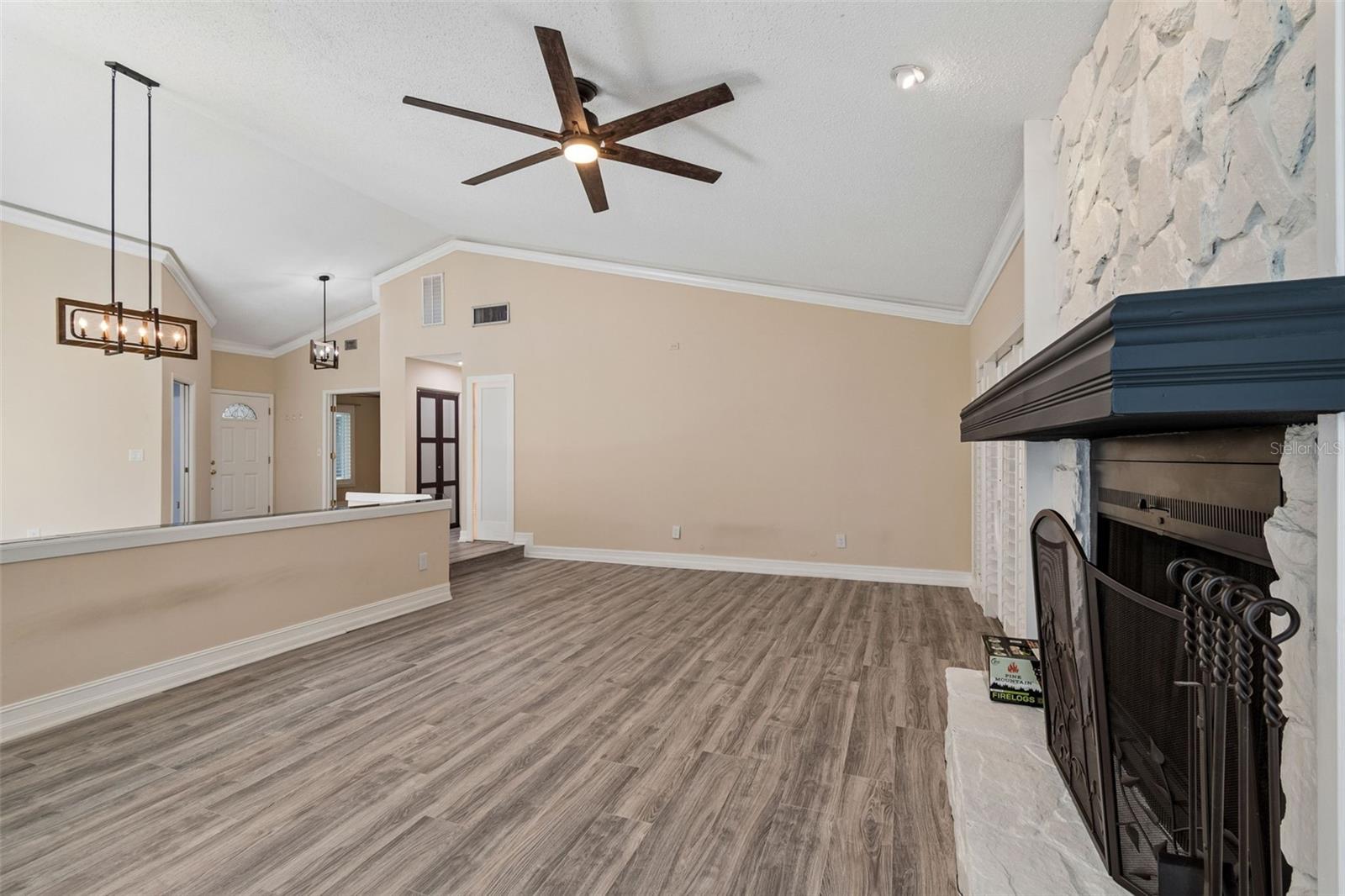 14675 VILLAGE GLEN CIR, TAMPA, FL, 33618