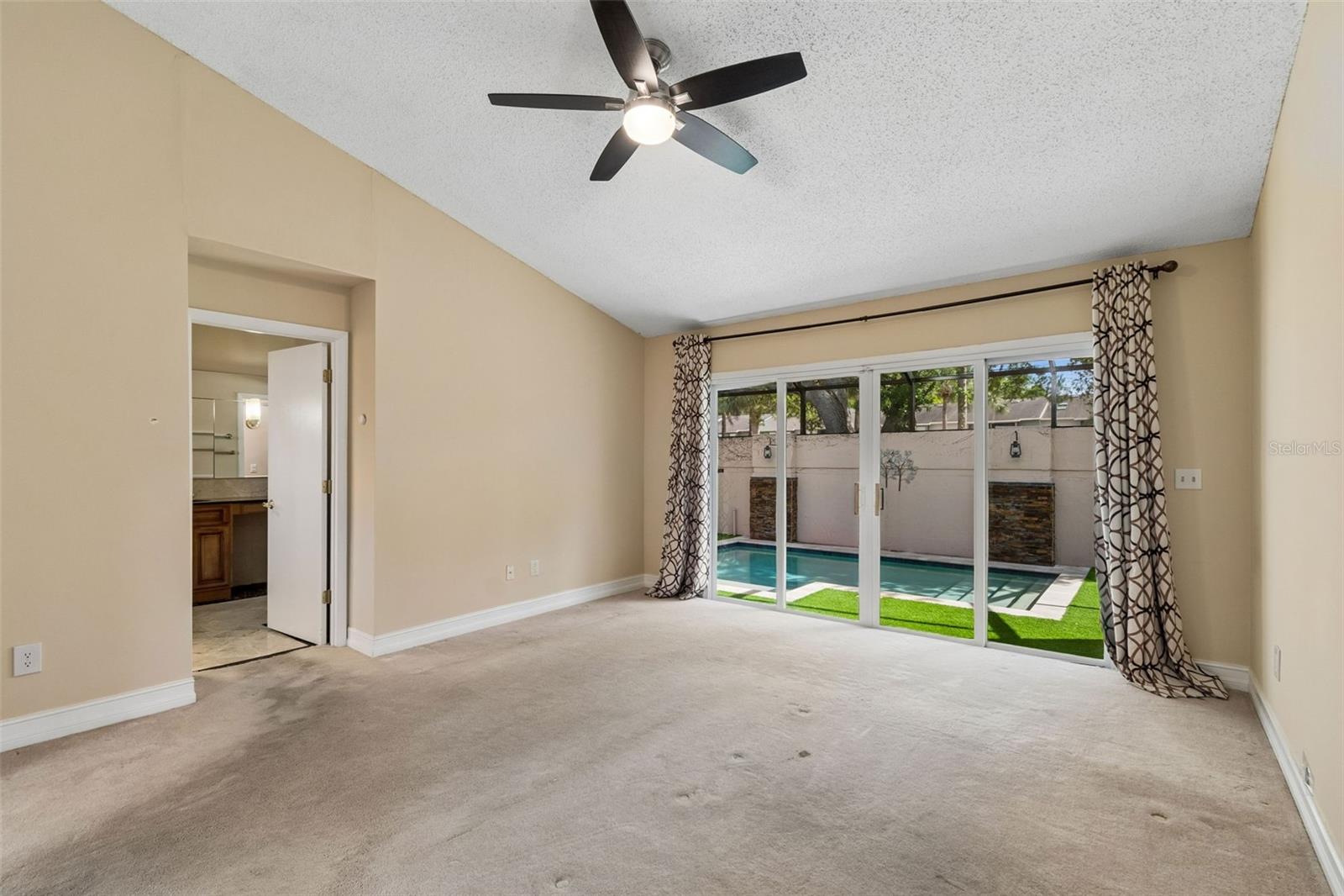 14675 VILLAGE GLEN CIR, TAMPA, FL, 33618