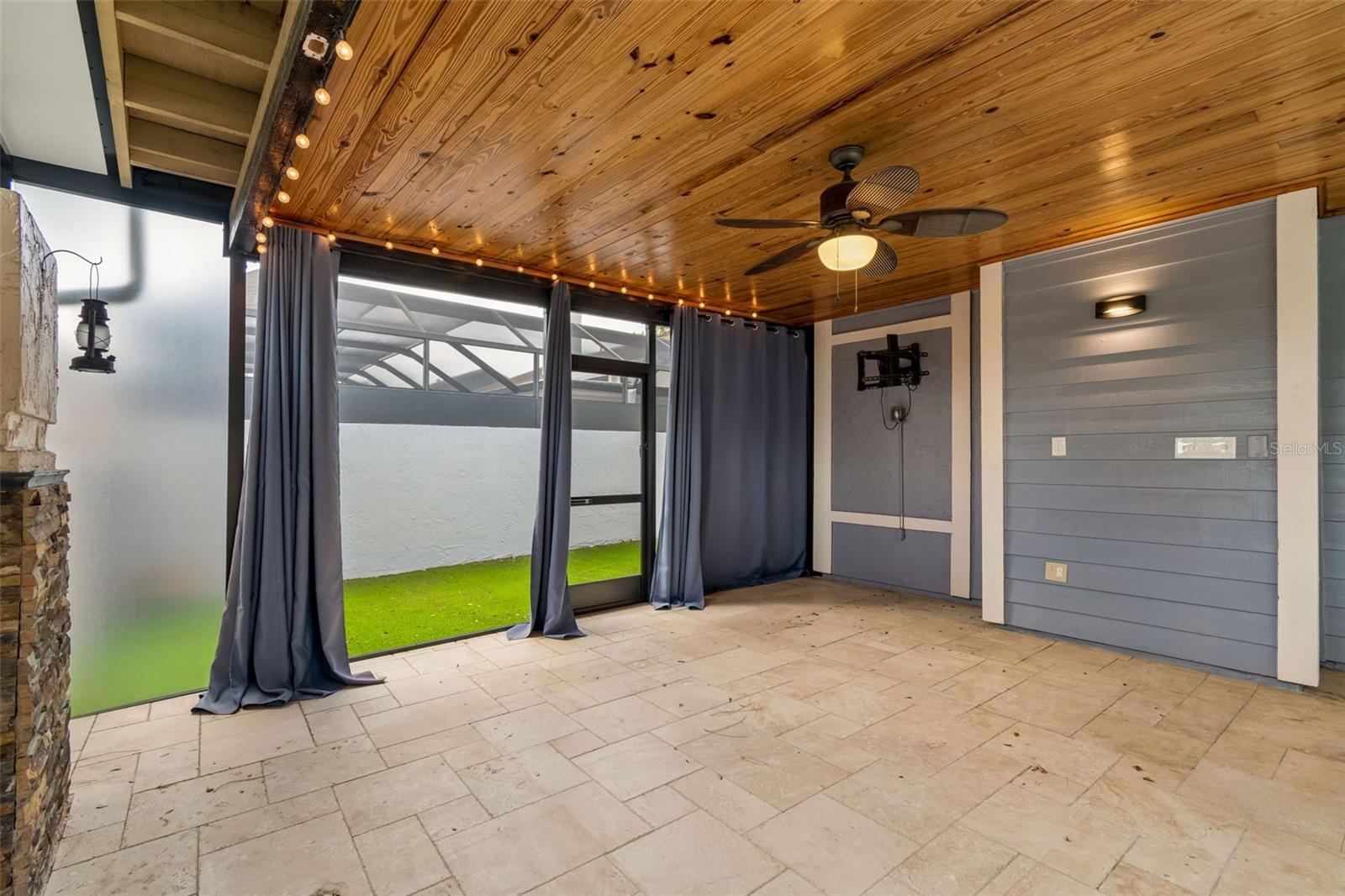 14675 VILLAGE GLEN CIR, TAMPA, FL, 33618