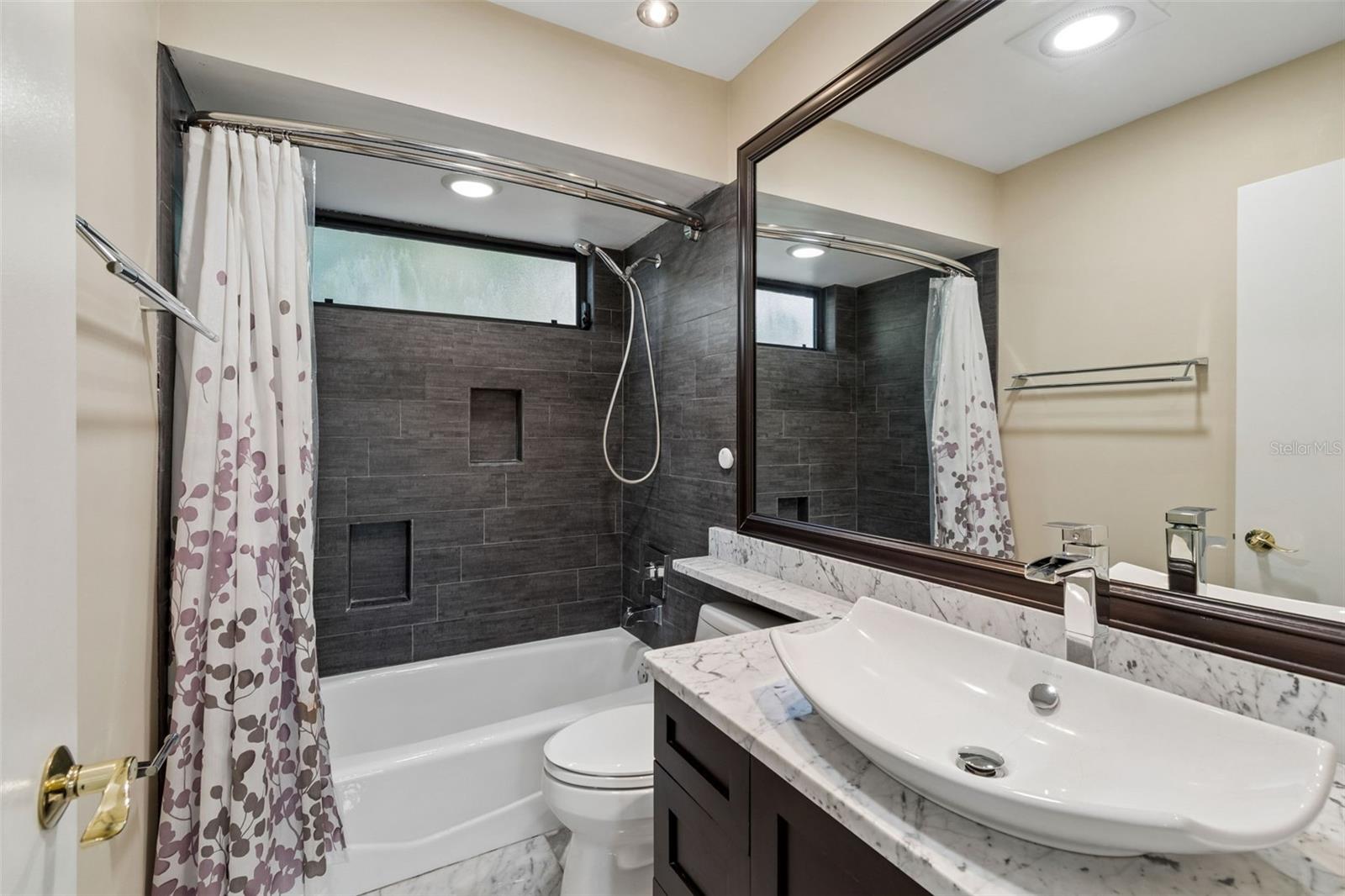 14675 VILLAGE GLEN CIR, TAMPA, FL, 33618