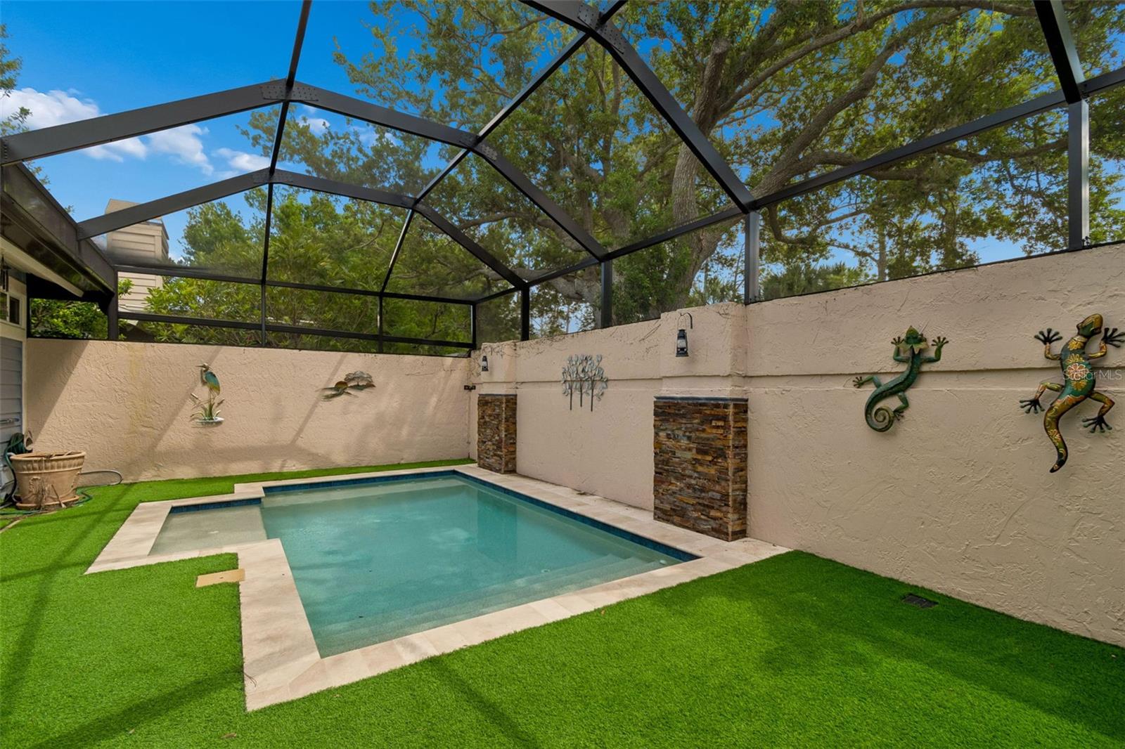 14675 VILLAGE GLEN CIR, TAMPA, FL, 33618