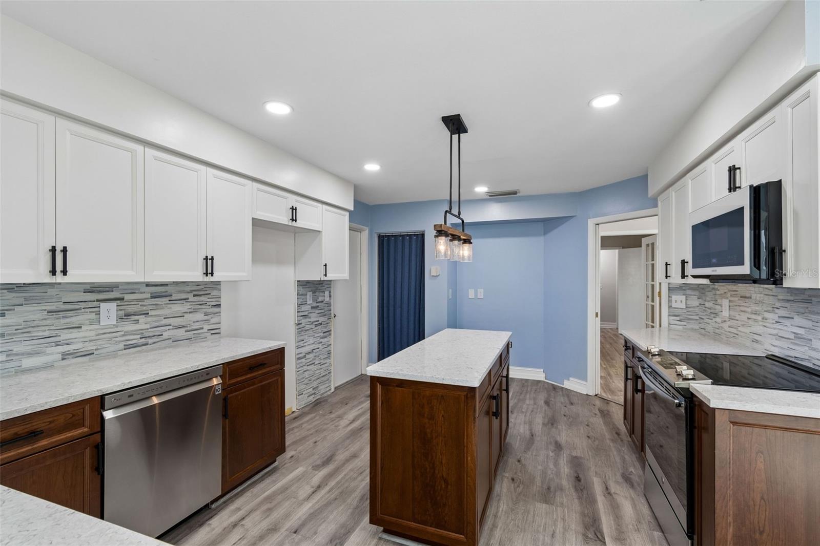 14675 VILLAGE GLEN CIR, TAMPA, FL, 33618