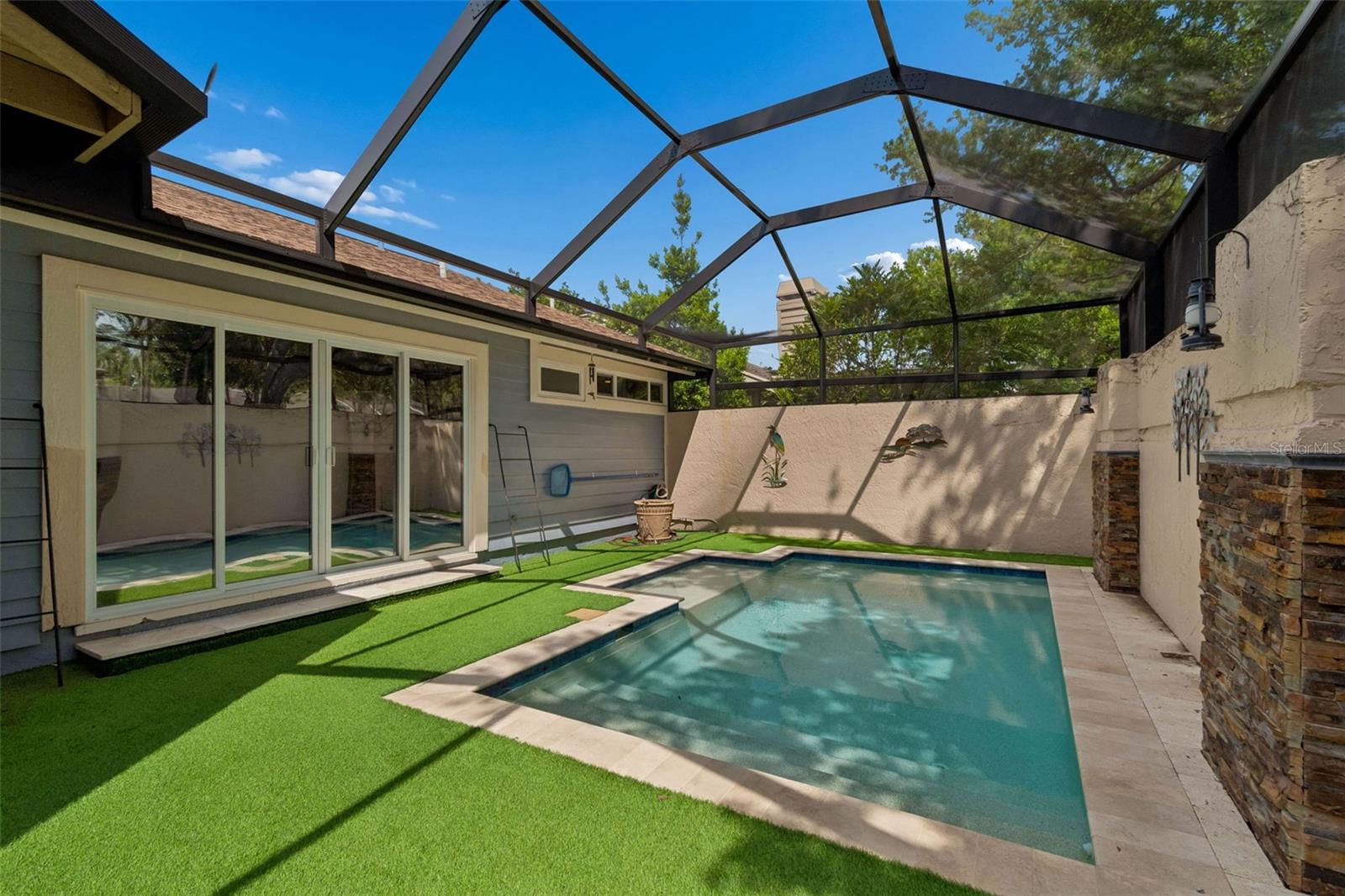 14675 VILLAGE GLEN CIR, TAMPA, FL, 33618