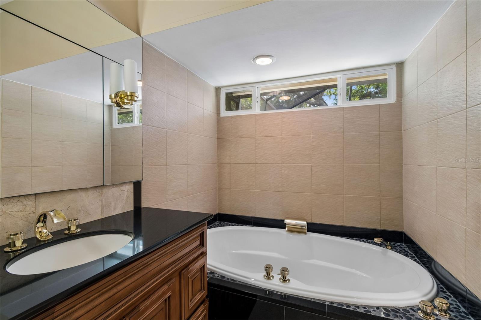 14675 VILLAGE GLEN CIR, TAMPA, FL, 33618