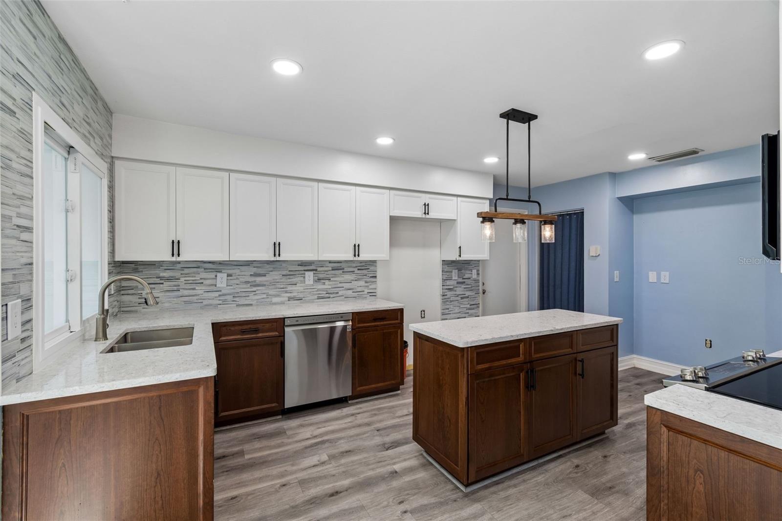 14675 VILLAGE GLEN CIR, TAMPA, FL, 33618