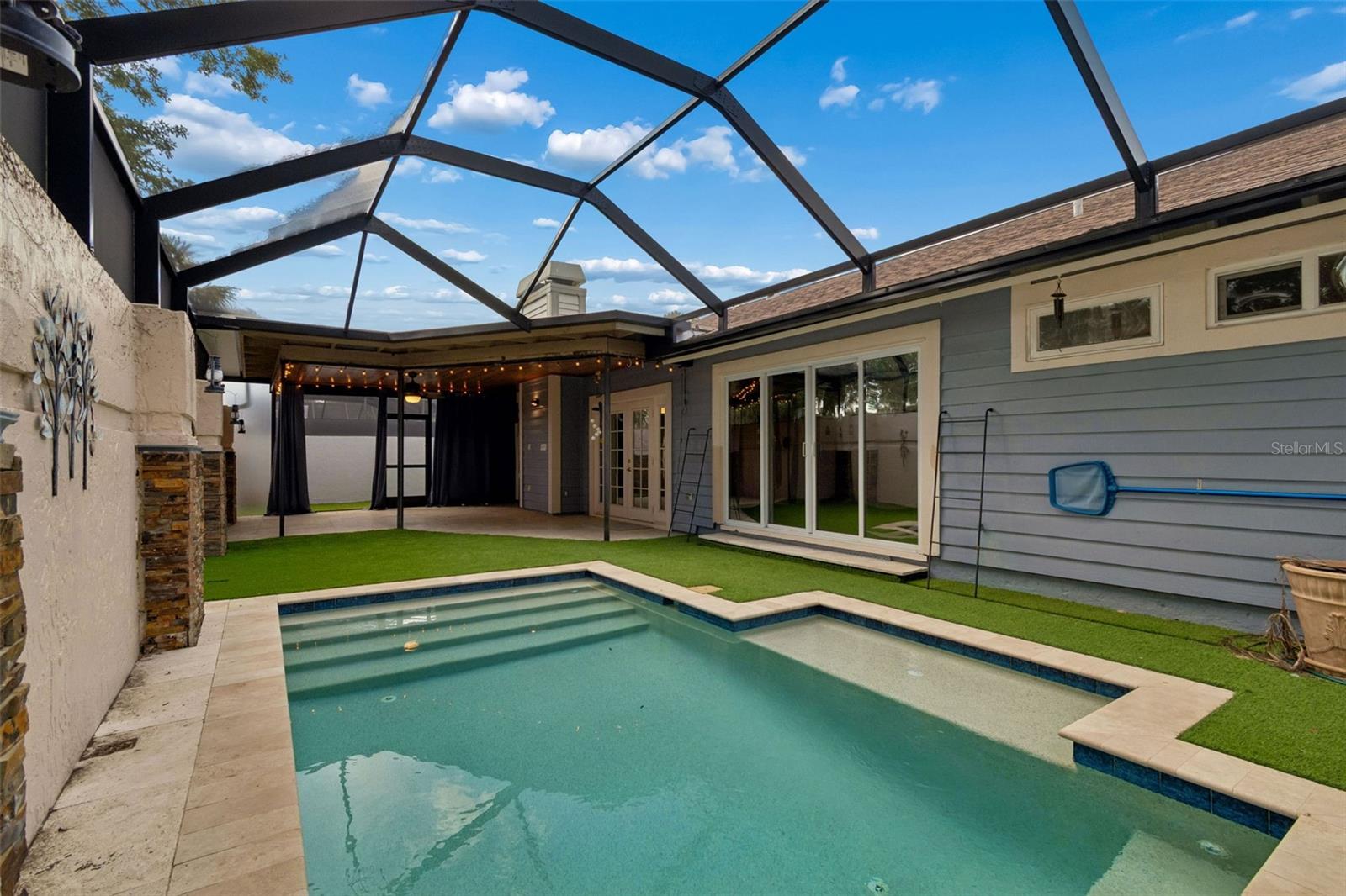 14675 VILLAGE GLEN CIR, TAMPA, FL, 33618