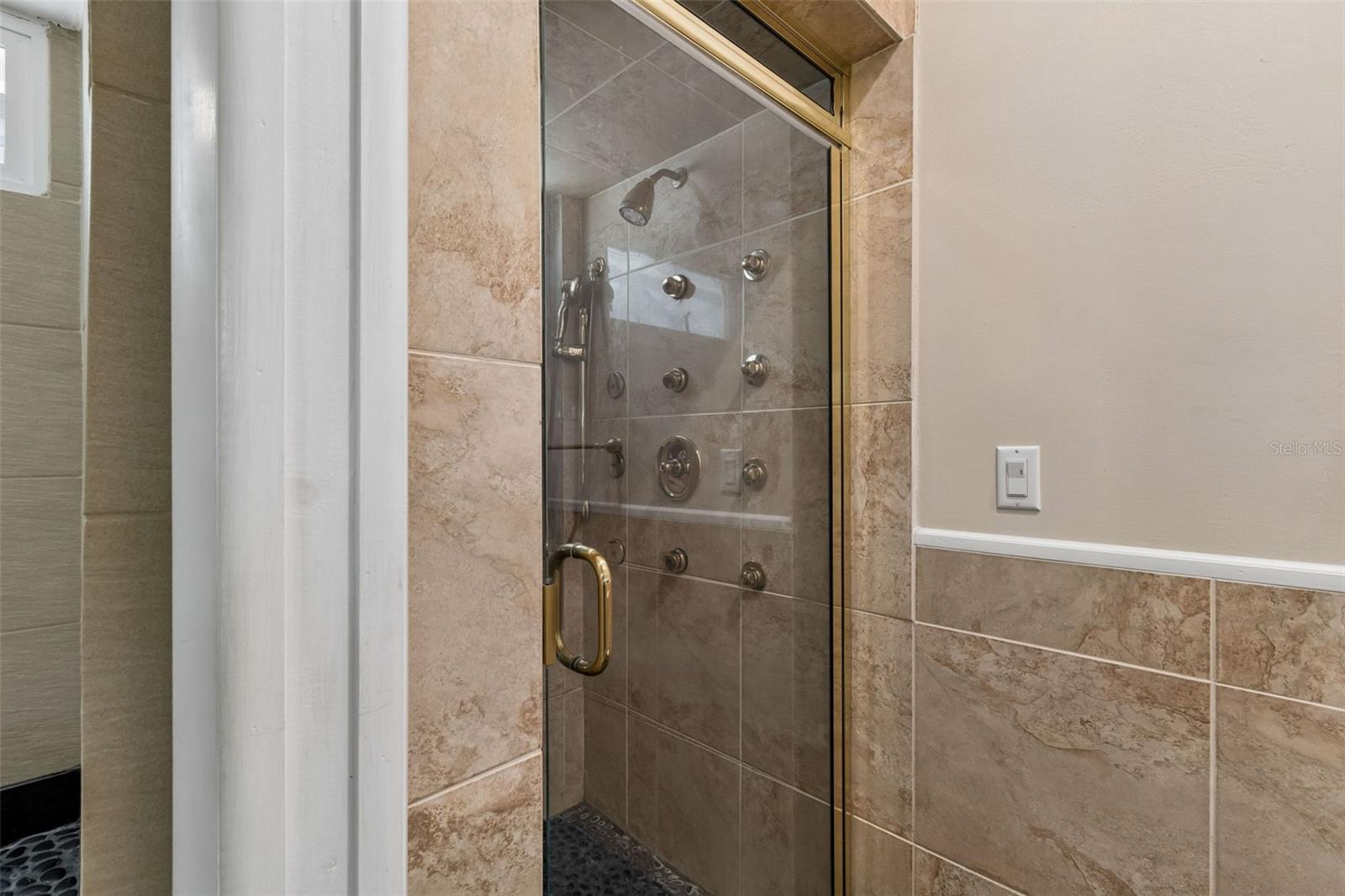 14675 VILLAGE GLEN CIR, TAMPA, FL, 33618