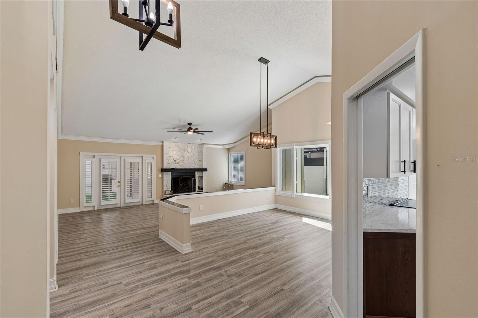 14675 VILLAGE GLEN CIR, TAMPA, FL, 33618