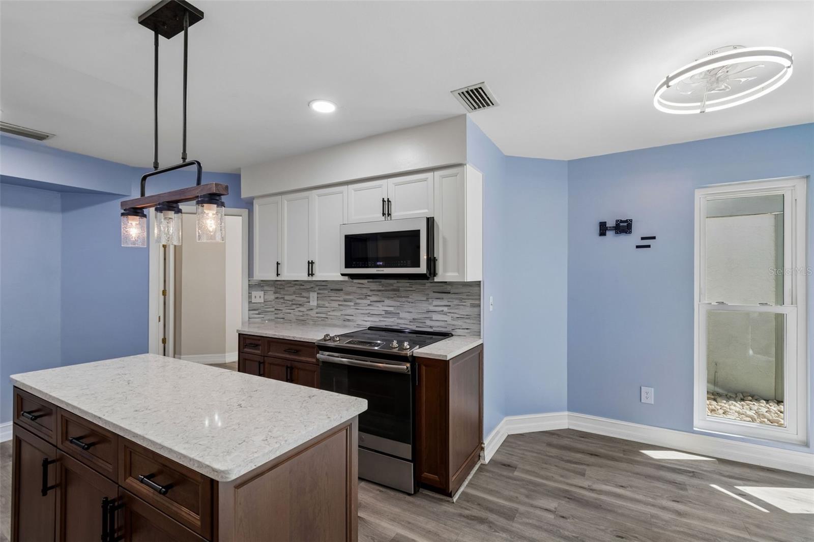 14675 VILLAGE GLEN CIR, TAMPA, FL, 33618