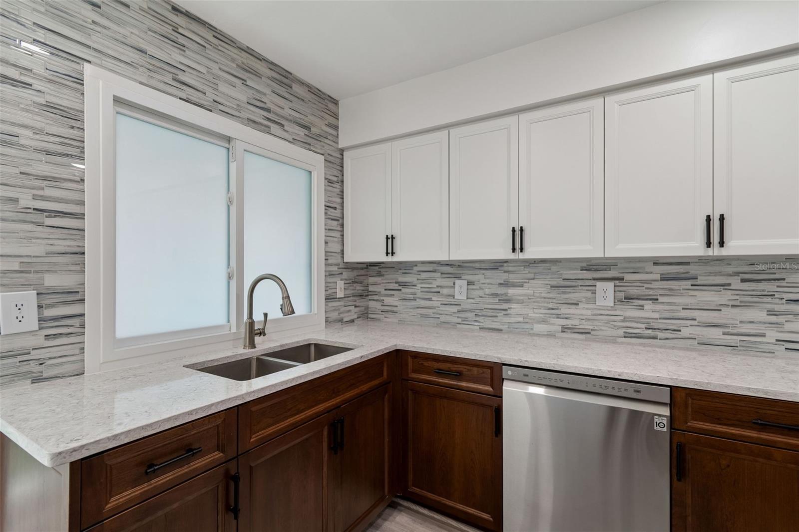 14675 VILLAGE GLEN CIR, TAMPA, FL, 33618