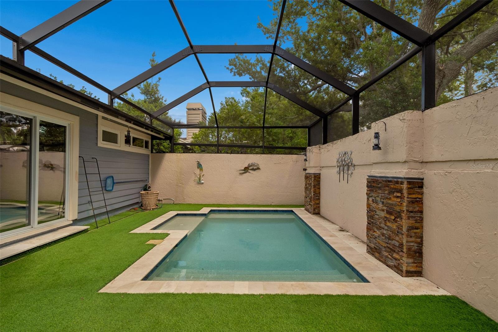 14675 VILLAGE GLEN CIR, TAMPA, FL, 33618