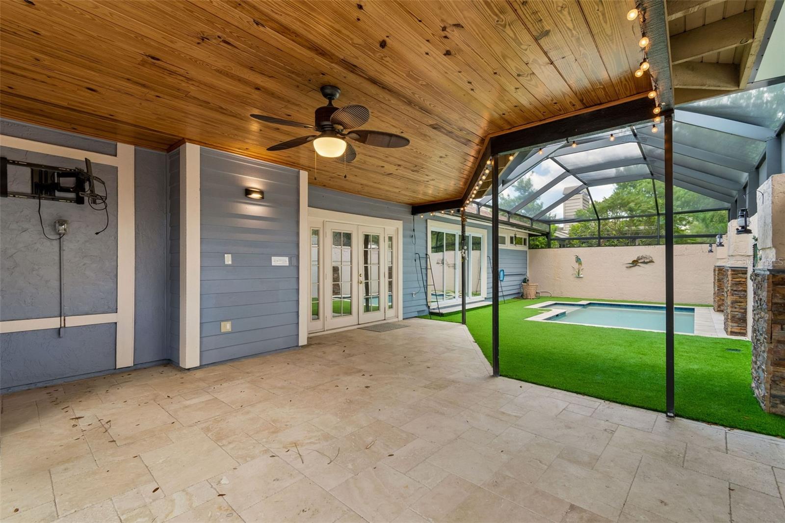 14675 VILLAGE GLEN CIR, TAMPA, FL, 33618