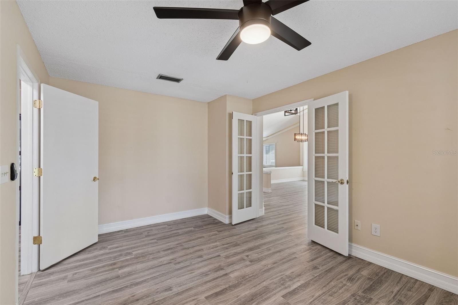 14675 VILLAGE GLEN CIR, TAMPA, FL, 33618