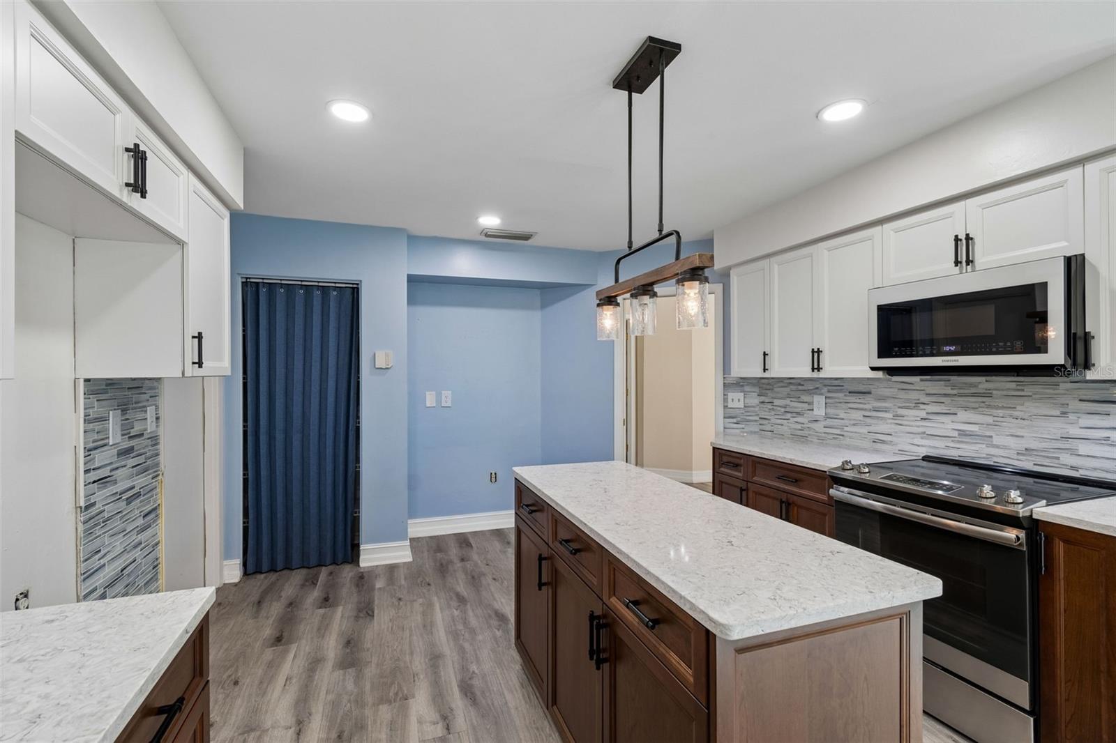 14675 VILLAGE GLEN CIR, TAMPA, FL, 33618