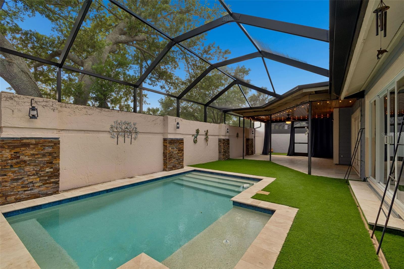 14675 VILLAGE GLEN CIR, TAMPA, FL, 33618
