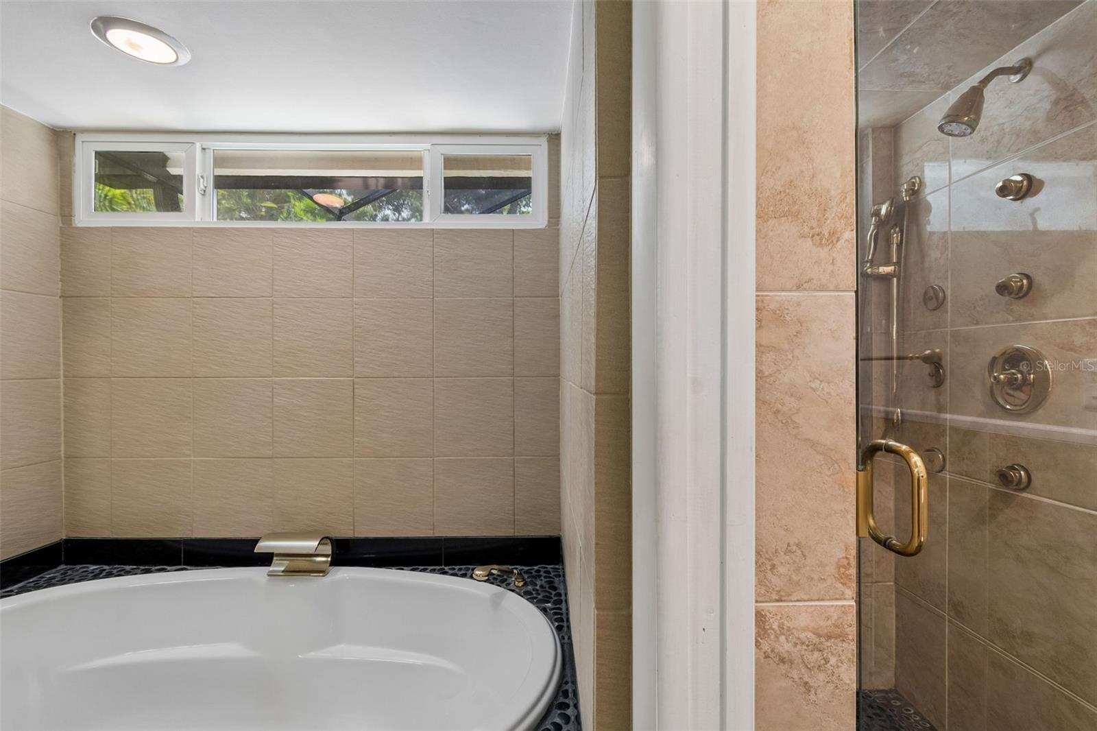 14675 VILLAGE GLEN CIR, TAMPA, FL, 33618